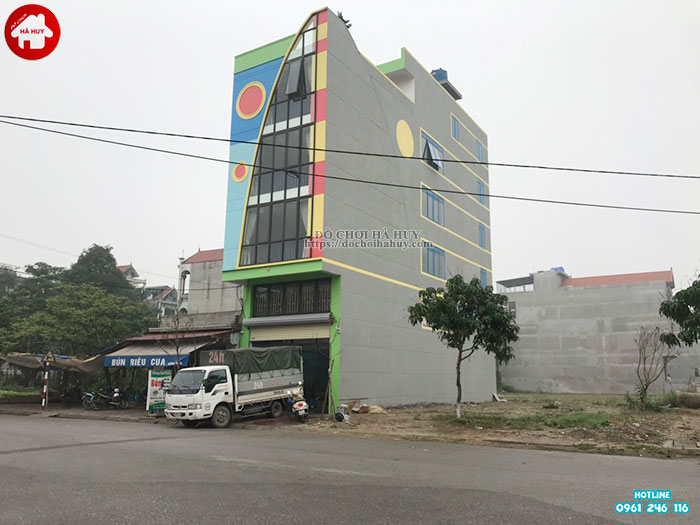 Lắp đặt bể bóng kết hợp vách leo núi cho bé mầm non ở Tp. Hưng Yên