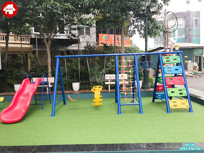 Lắp đặt đồ chơi vận động trẻ em ngoài trời tại khu chung cư ở Hà Nội