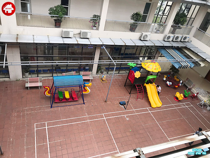 Lắp đặt đồ chơi ngoài trời cho sân chơi trẻ em tại trạm y tế huyện Đông Anh