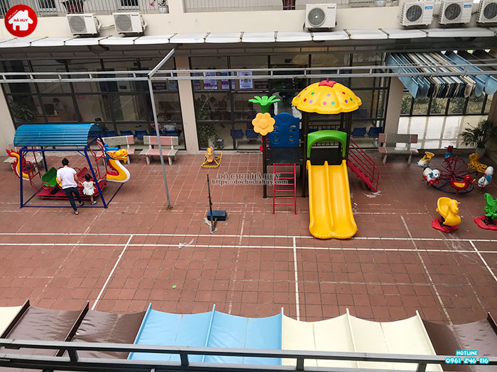 Lắp đặt đồ chơi ngoài trời cho sân chơi trẻ em tại trạm y tế huyện Đông Anh