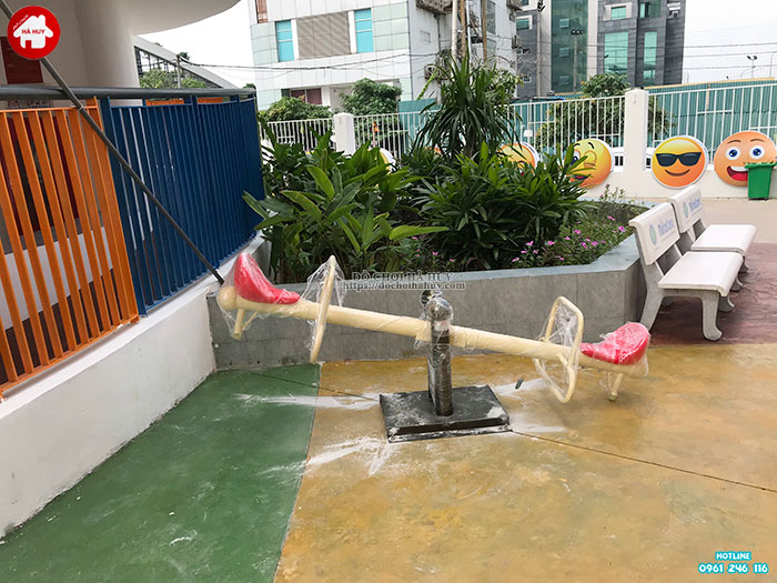 Thi công lắp đặt đồ chơi vận động ngoài trời sân chung cư tại Hà Nội